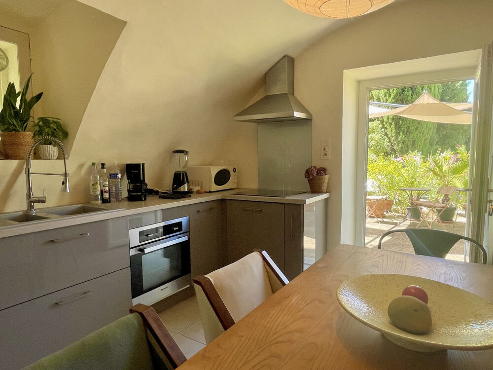 Authentique maison en pierre avec jardin commerces à pieds