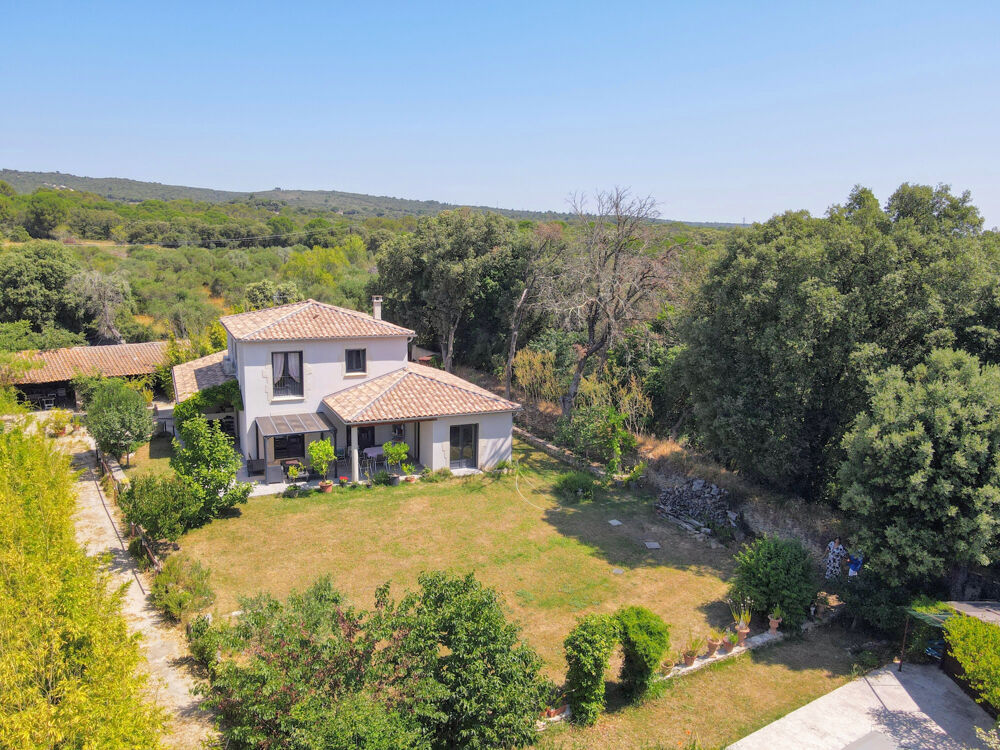 Villa récente en peine nature