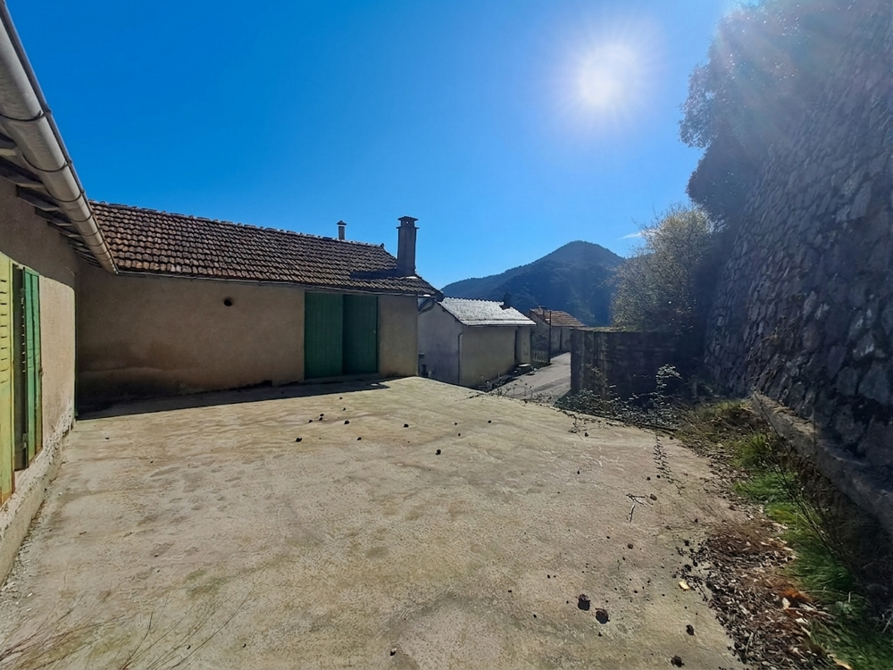 Vente Maison Maison en pierre à rénover Pied de borne