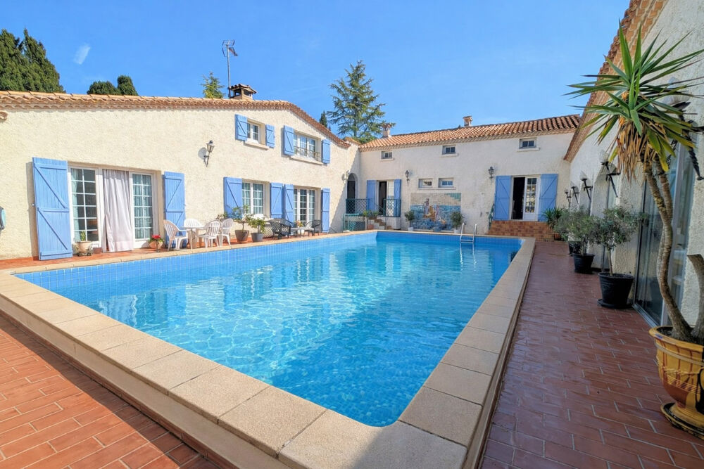 à vendre  Propriété/château Uzès (30700)