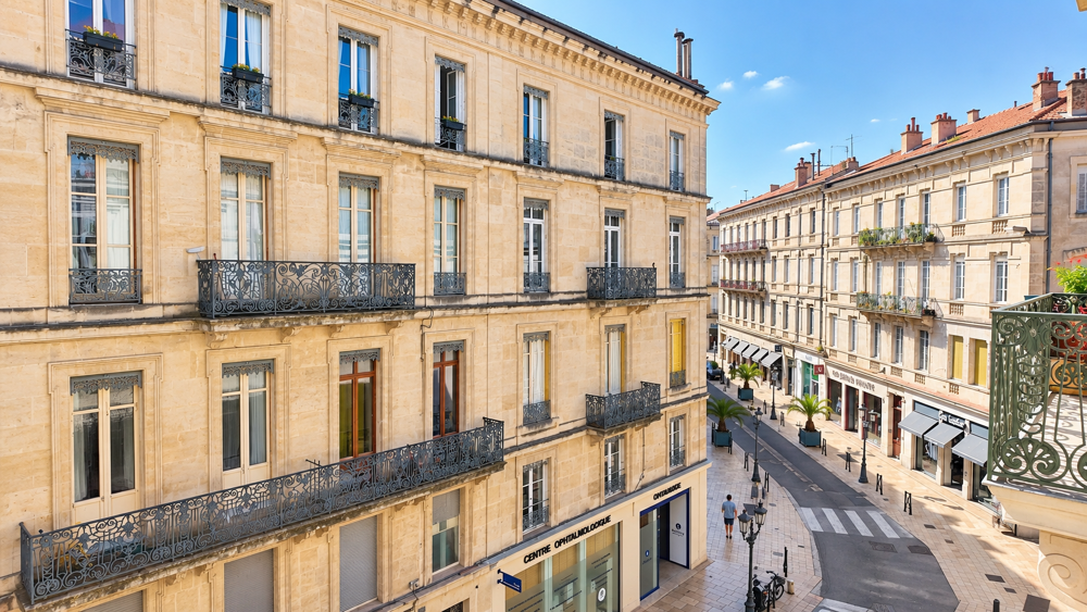 A 2 pas des Halles, appartement de standing de 192 m2