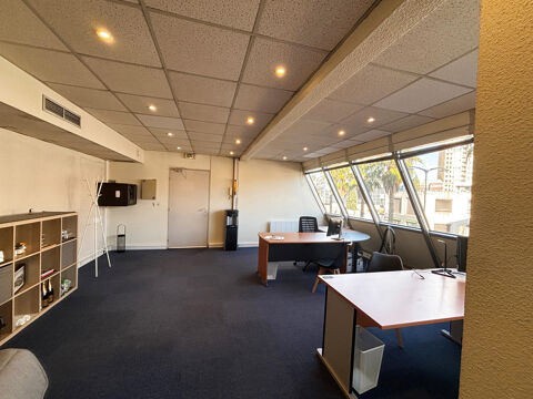 Bureaux lumineux, bien plac&eacute;, &agrave; deux pas du Jean Jaur&egrave;s 67000 30900 Nimes