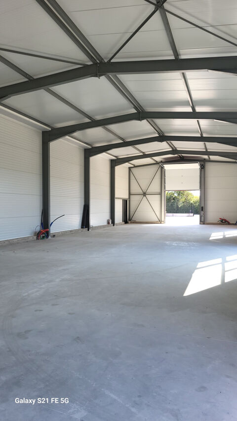   LOCAL COMMERCIAL 200 M2  SUR SERNHAC 