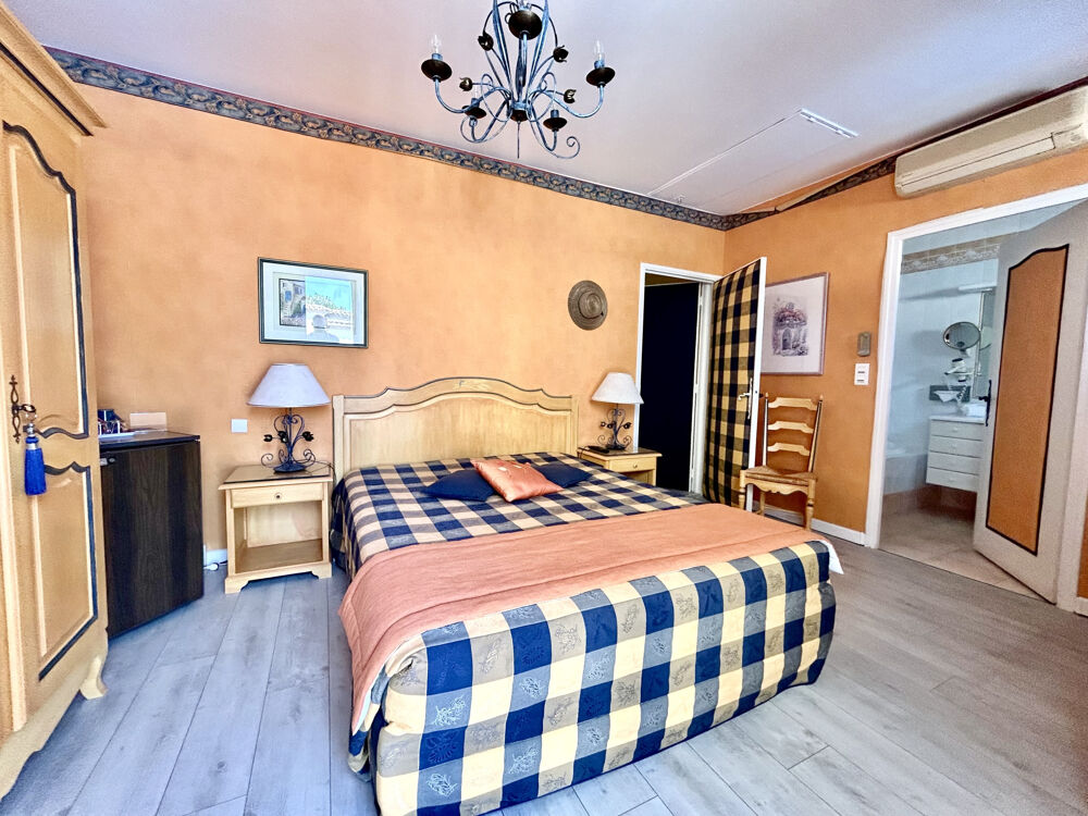 à vendre  Propriété/château Uzès (30700)