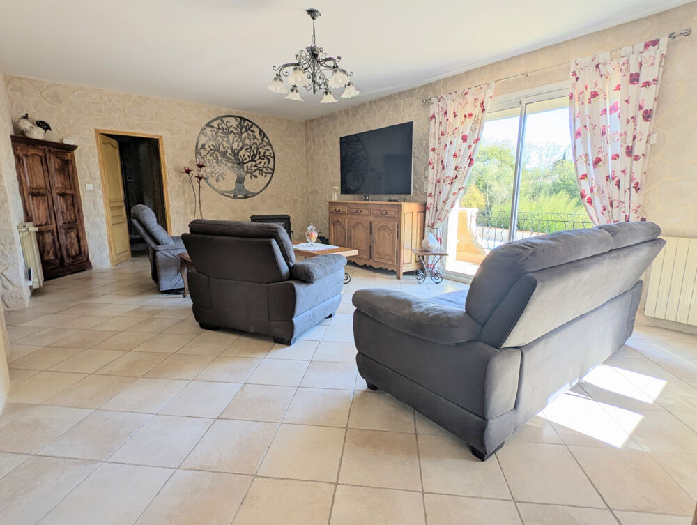 Vente Maison A 6 km d'Uzès, grande propriété familiale avec piscine et deux logements, un bien d'exception pour la location Uzes