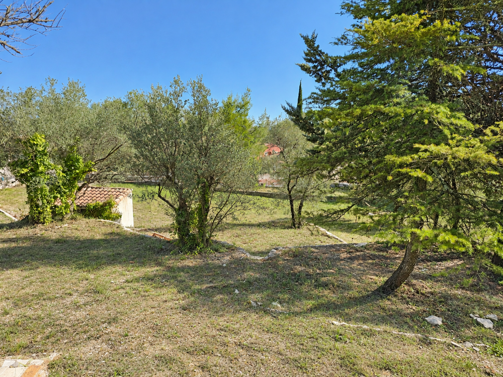 Vente Terrain Terrain constructible de 1 700 m2 dans un environnement calme et recherché Bagard