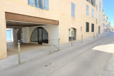   'Exclusivité Swixim Uzès' Fonds de commerce à céder de 55 m2. Emplacement premium en plein centre ville d'Uzès 