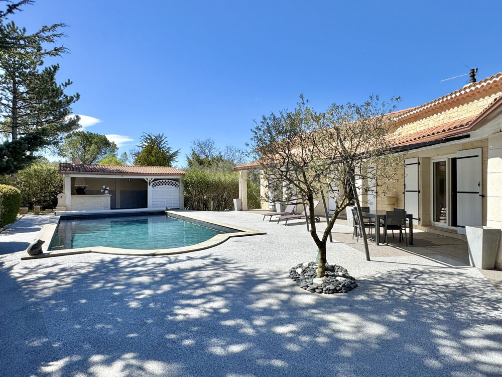 Villa de Type 6 avec piscine, terrain arboré, garage et Pool-house