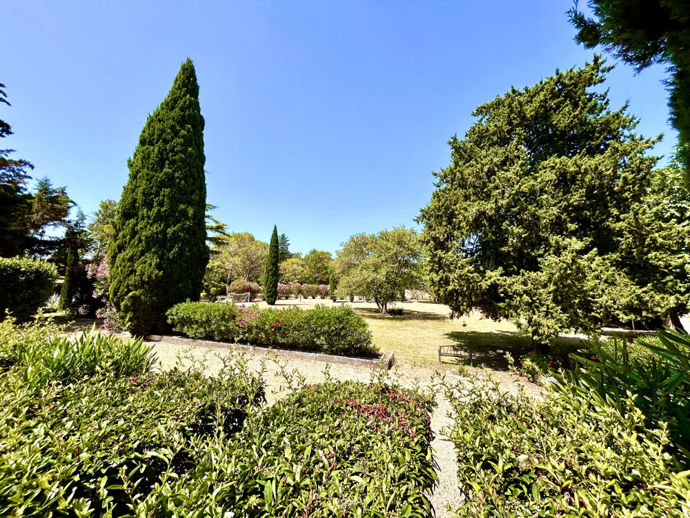 à vendre  Propriété/château Uzès (30700)