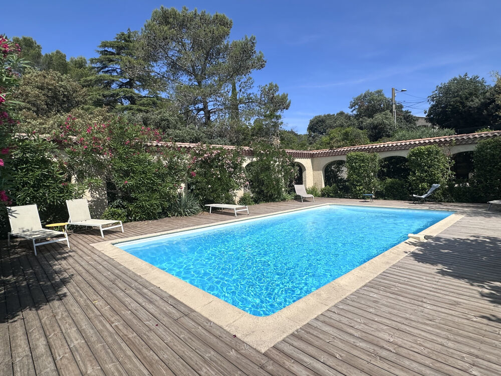 à vendre  Propriété/château Nimes (30900)