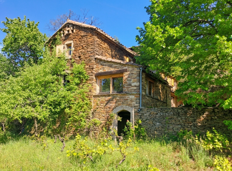   Maison de caract�re sur plus de 2 hectares attenants Maison - 3 pi�ce(s) - 94 m�