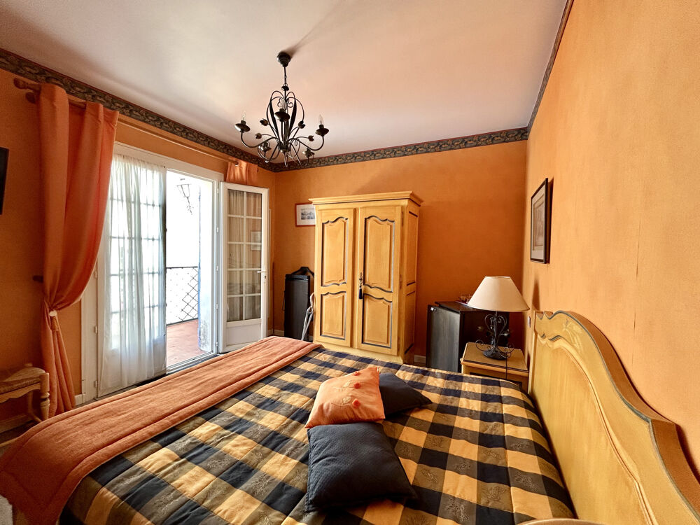 à vendre  Propriété/château Uzès (30700)