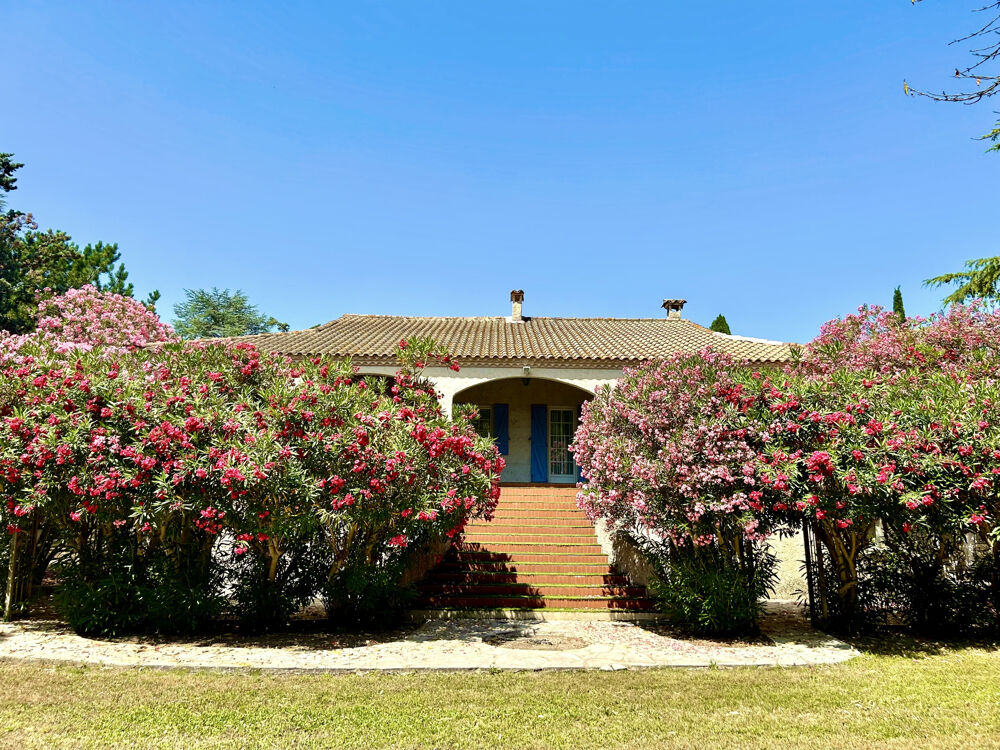 à vendre  Propriété/château Uzès (30700)