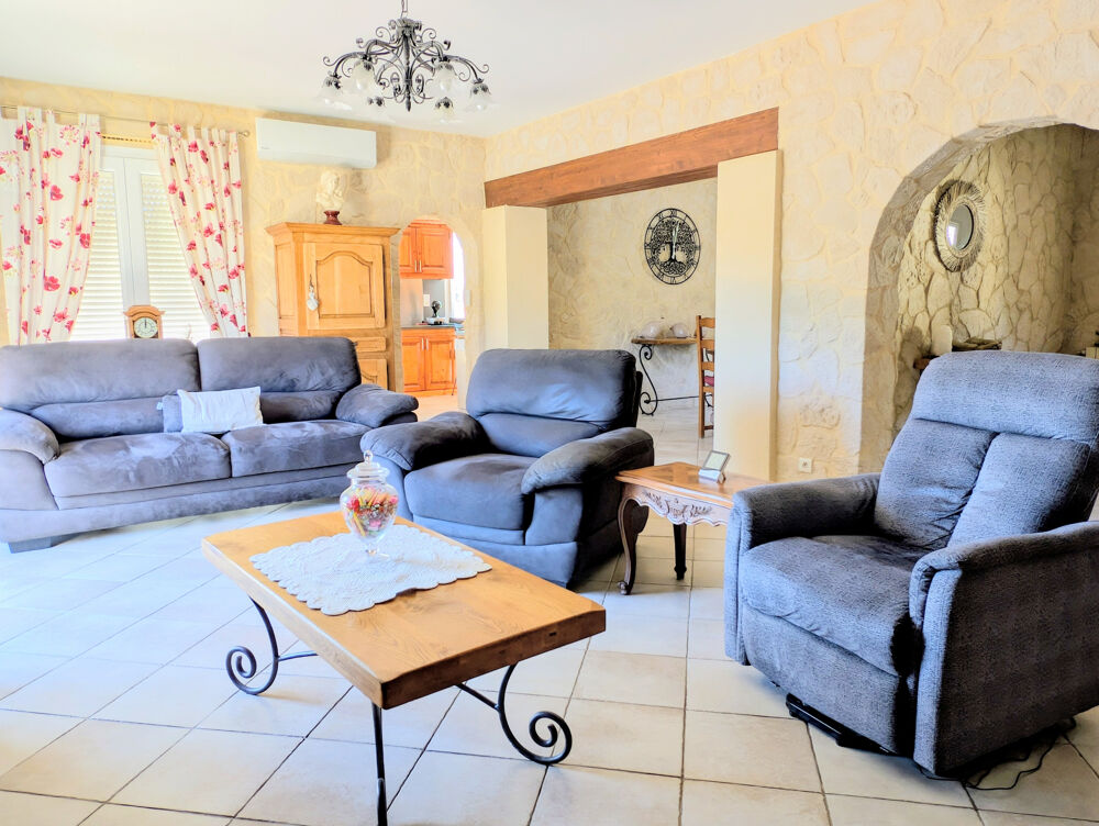 Vente Maison A 6 km d'Uzès, grande propriété familiale avec piscine et deux logements, un bien d'exception pour la location Uzes