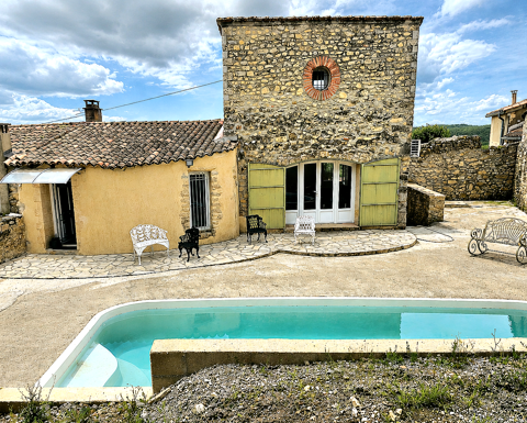   Maison de village avec terrasse trop�zienne, piscine et garage Maison - 5 pi�ce(s) - 139 m�