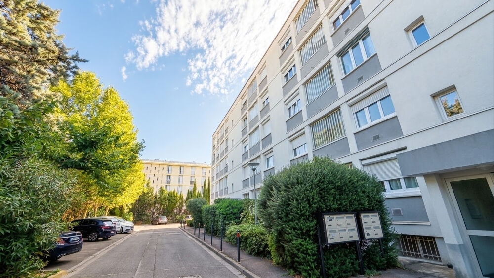 Vente Appartement Appartement T4 de 70 m2, avec terrasse et place de parking , quartier Capouchiné Nimes
