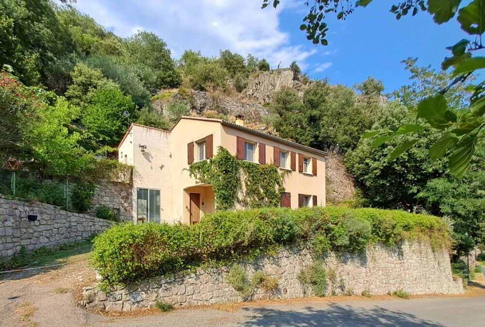 Vente Maison Villa familiale de 109 m2 avec logement indépendant et garage sur 2 000 m2 de terrain Pied de borne