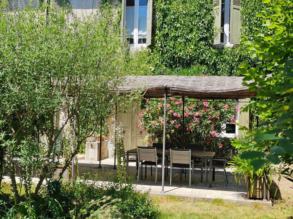 Authentique mas en pierre avec atelier d'art de caractère situé à Cardet