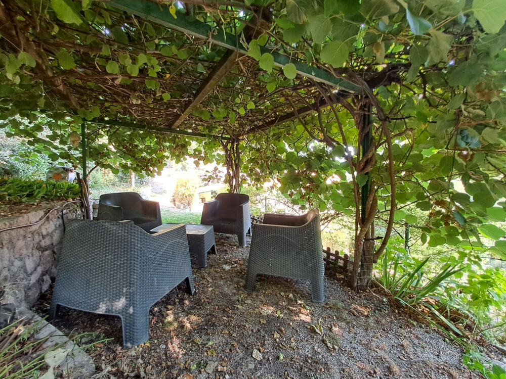 Vente Maison Villa familiale de 109 m2 avec logement indépendant et garage sur 2 000 m2 de terrain Pied de borne