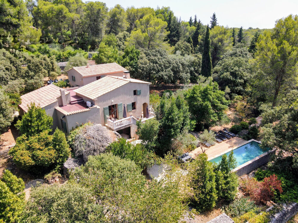 NÎMES Propriété d'exception de 202 m2 sur 4 458 m2 de parc avec piscine