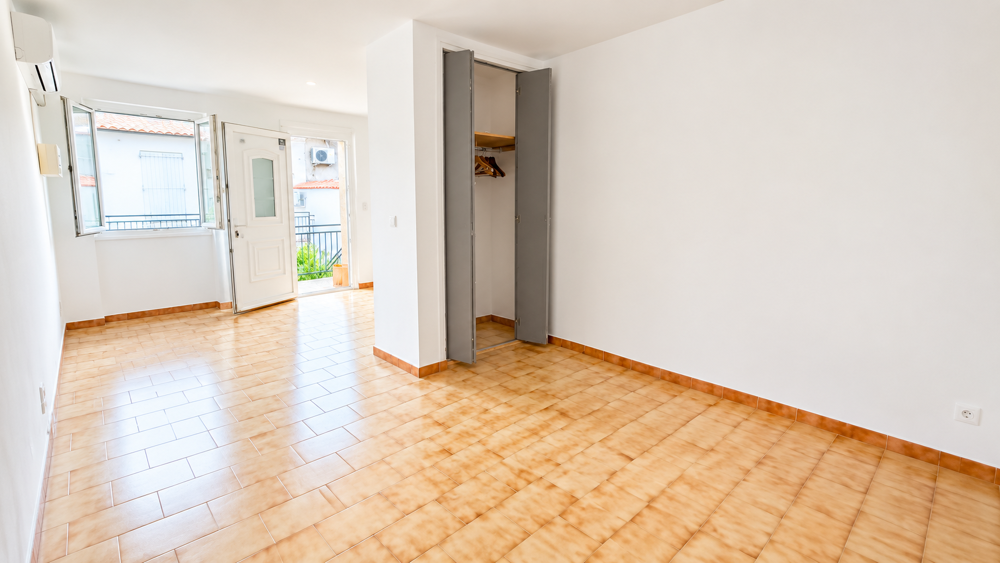 Vente Appartement Nîmes Studio 1 pièce 37m2 avec beau potentiel locatif Nimes