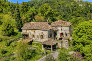 Maison - 11 pièce(s) - 272 m²