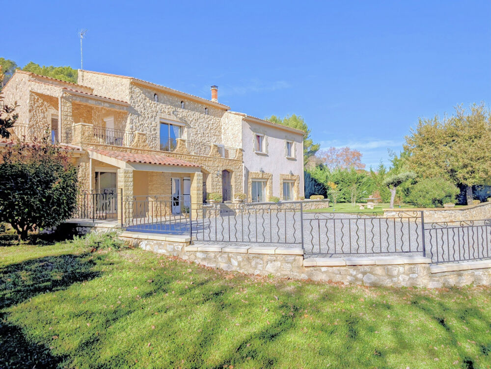 Vente Maison A 6 km d'Uzès, grande propriété familiale avec piscine et deux logements, un bien d'exception pour la location Uzes