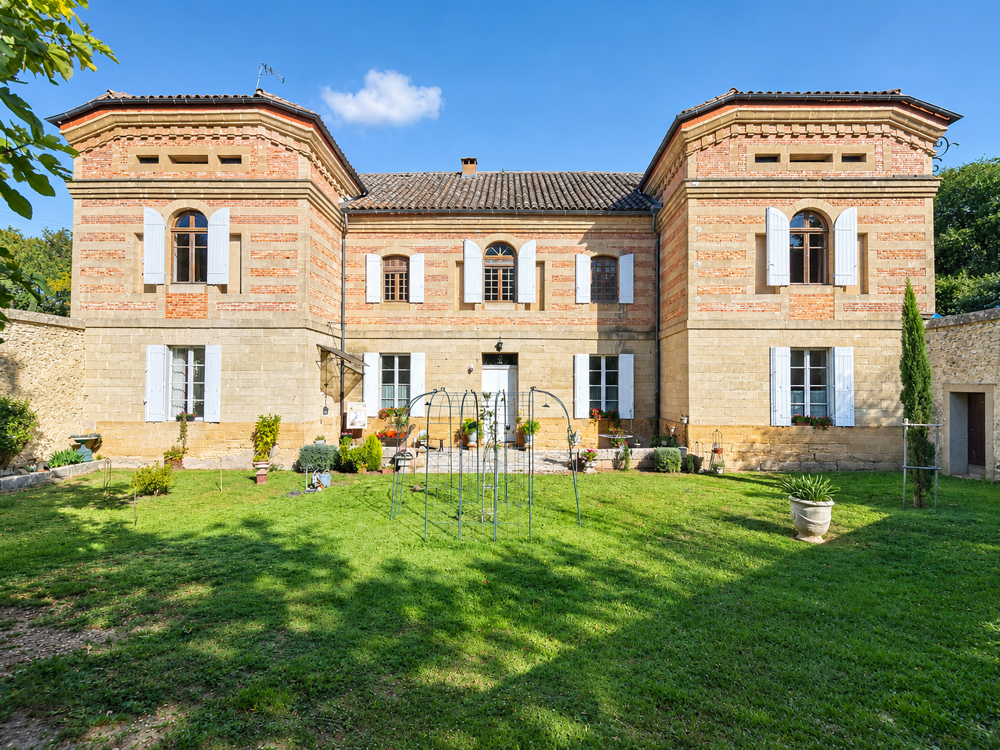 à vendre  Propriété/château Uzès (30700)