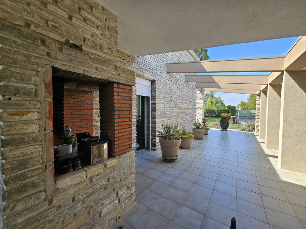 Belle villa d'architecte avec piscine et grand terrain arboré