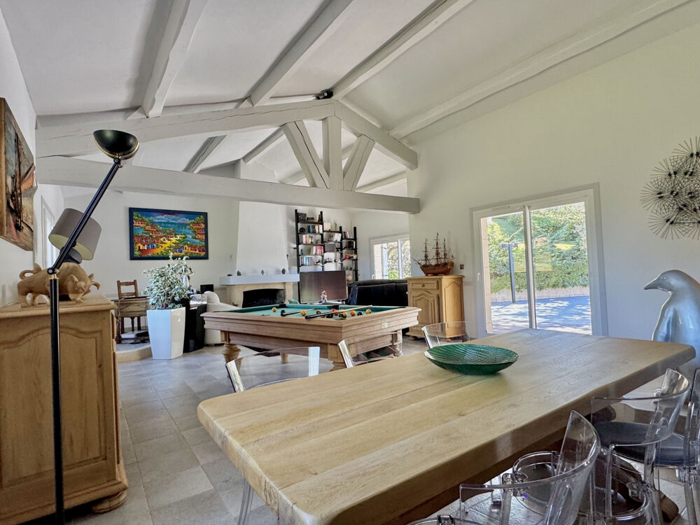 Villa de Type 6 avec piscine, terrain arboré, garage et Pool-house