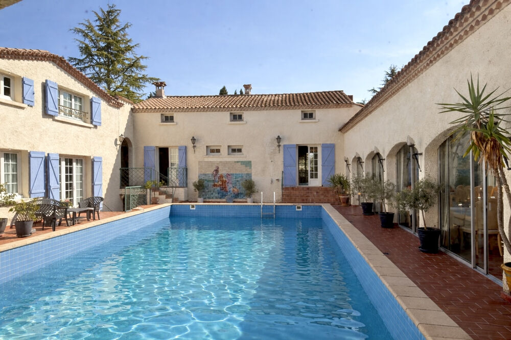 à vendre  Propriété/château Uzès (30700)