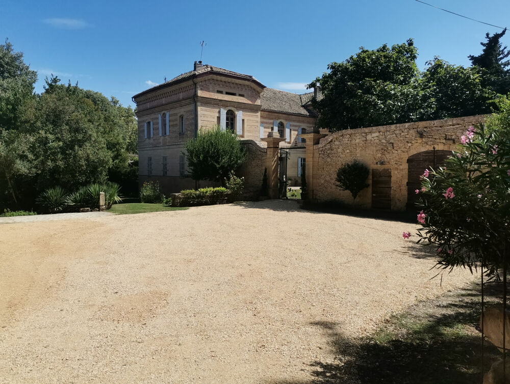 à vendre  Propriété/château Uzès (30700)