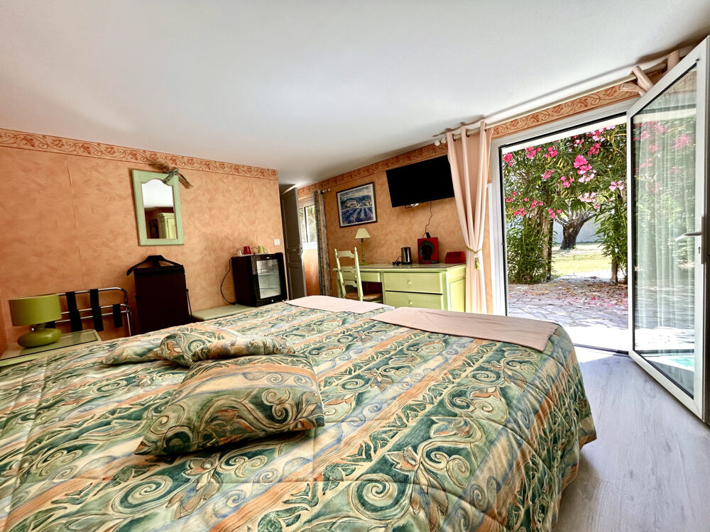 à vendre  Propriété/château Uzès (30700)