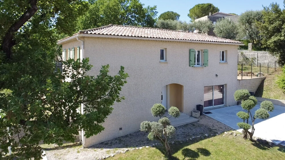 Grande maison familiale idéalement située, proche commerces et commodités