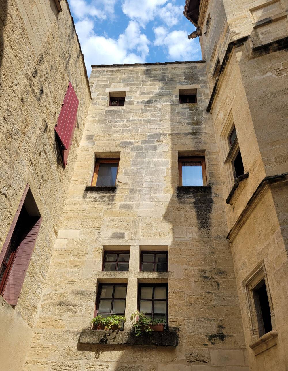 Vente Appartement AU PIED DE LA PLACE AUX HERBES ! Uzes