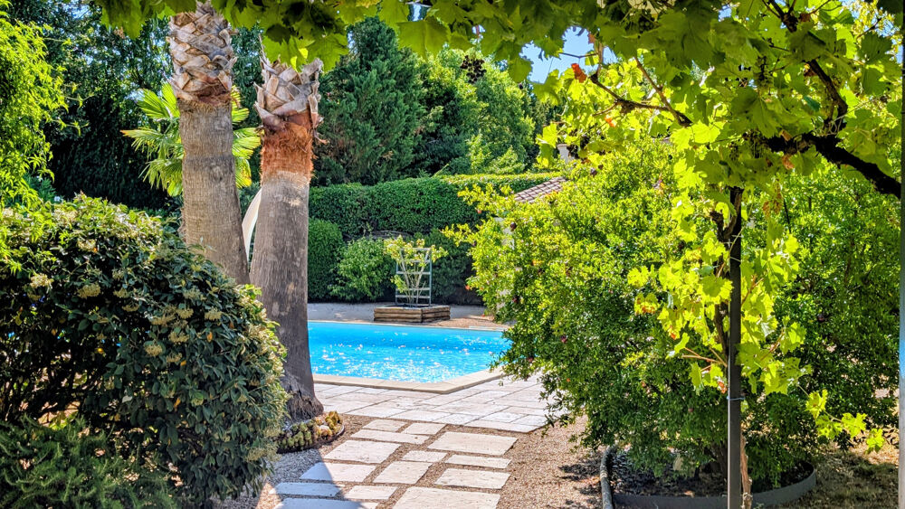 Belle villa plain-pied avec piscine