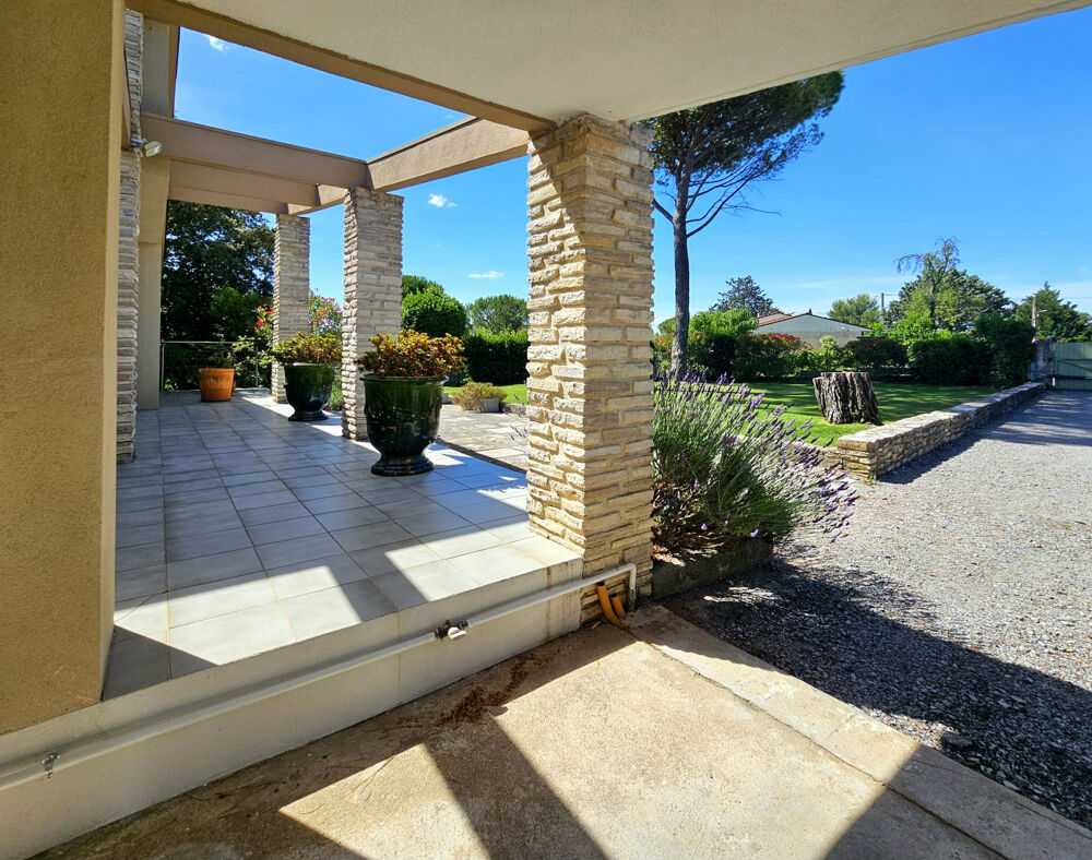Belle villa d'architecte avec piscine et grand terrain arboré