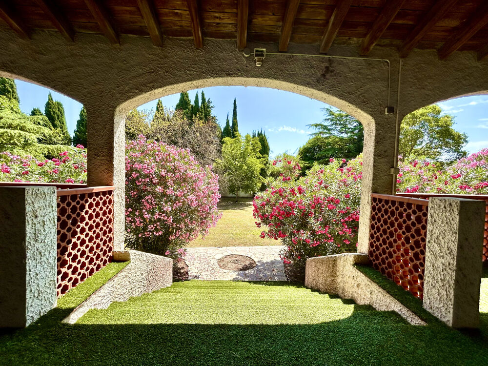 à vendre  Propriété/château Uzès (30700)