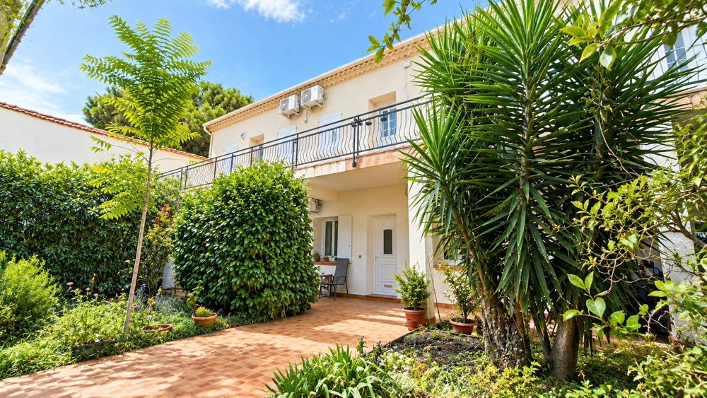 Vente Appartement Proche du centre ville de Nîmes, au calme, studio de 35 m2 donnant sur cours intérieure Nimes