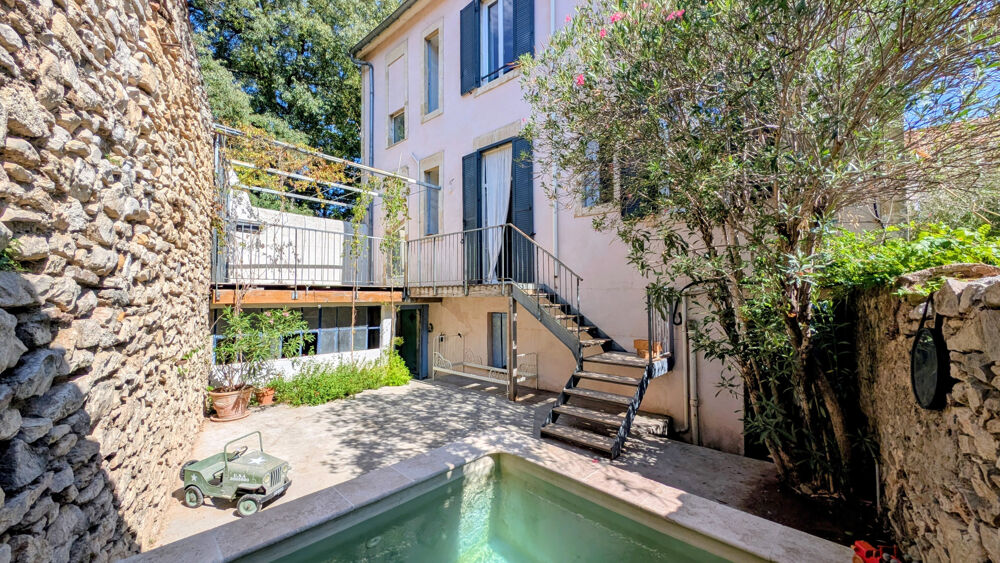 Maison Bourgeoise rue Meynier de Salinelles, à 2 pas des Halles