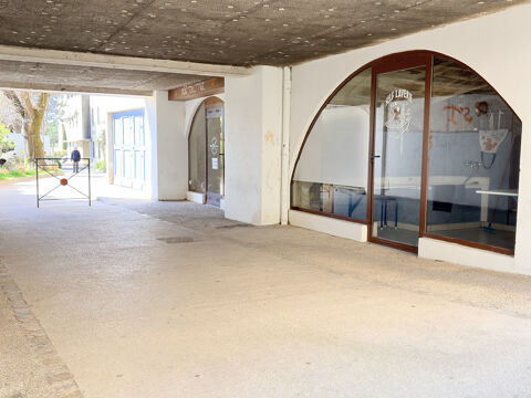  'Exclusivité Swixim Uzès' Fonds de commerce à céder de 55 m2. Emplacement premium en plein centre ville d'Uzès 