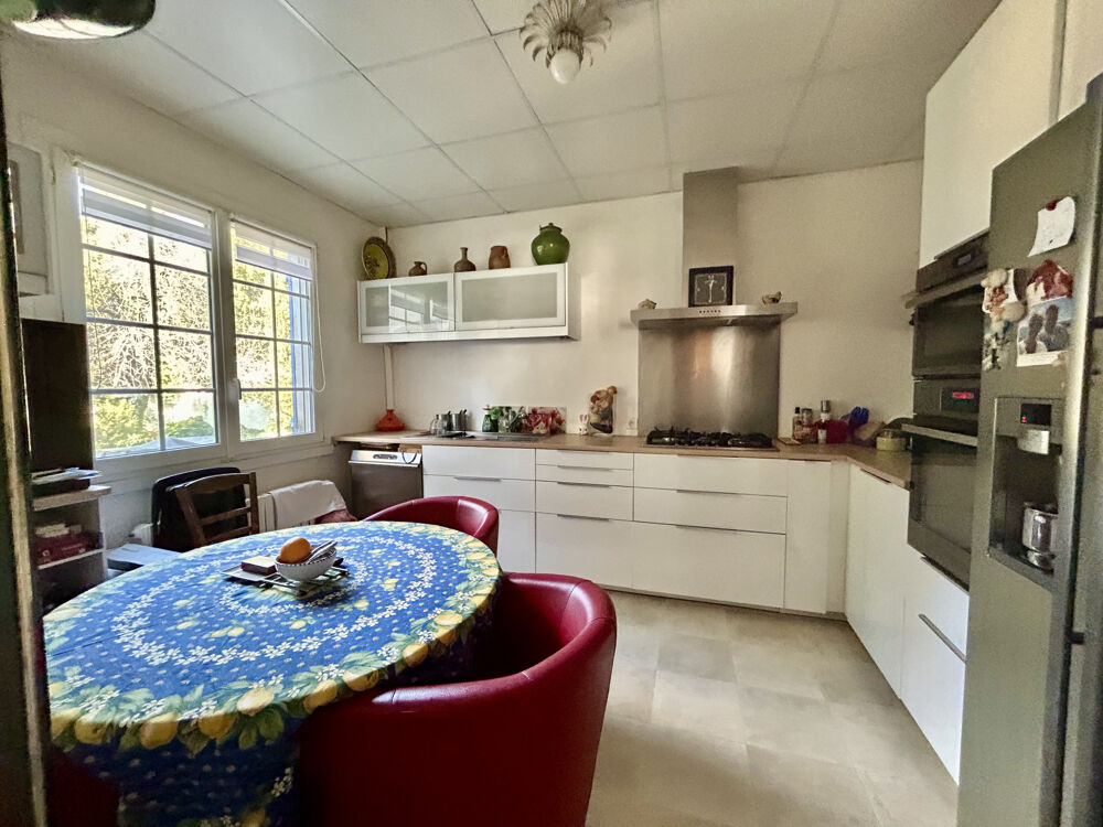 à vendre  Propriété/château Uzès (30700)