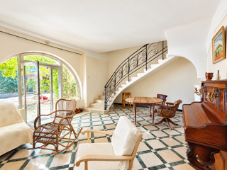  Maison à vendre 15 + pièces 356 m²
