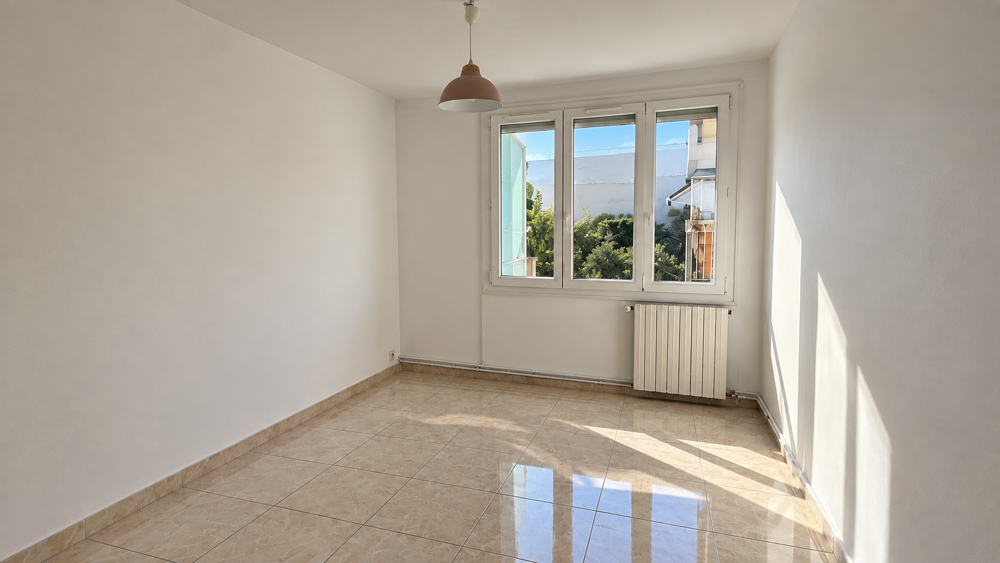 Vente Appartement Appartement T4 de 70 m2, avec terrasse et place de parking , quartier Capouchiné Nimes