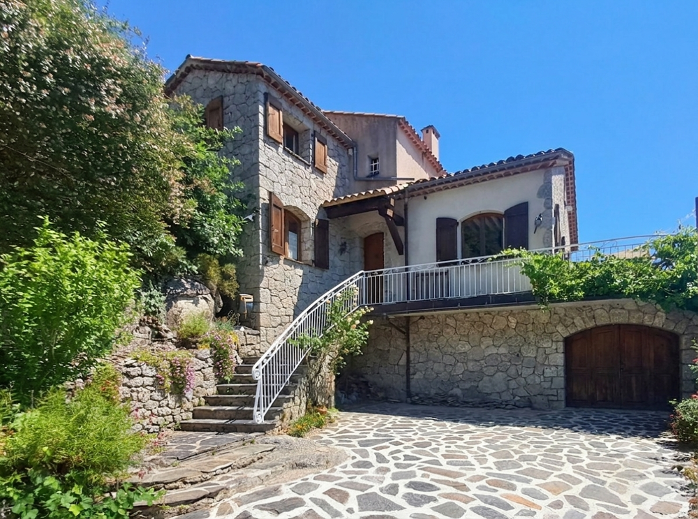 Maison 7 pièces 161 m² · à Vialas · 161 m² · 325 000 €