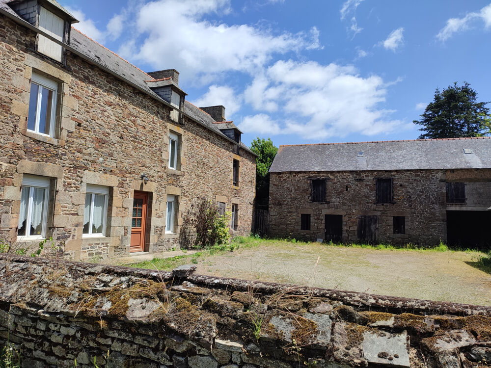 A VENDRE - SOQUET IMMOBILIER - MAISON DE 139 m2 - NOMBREUSES DEPENDANCES - EVRAN