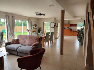 Vente Maison A VENDRE - SOQUET IMMOBILIER - SPACIEUSE MAISON FAMILIALE 5 CHAMBRES - JARDIN CLOS - SAINT CARNE St carne