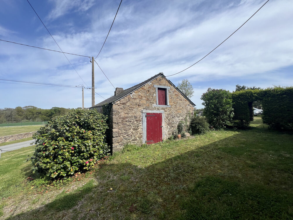Maison en pierre à rénover avec dépendances et terrain Proche de la retenue de lArguenon