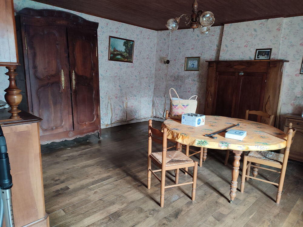 A VENDRE - SOQUET IMMOBILIER - MAISON DE 139 m2 - NOMBREUSES DEPENDANCES - EVRAN