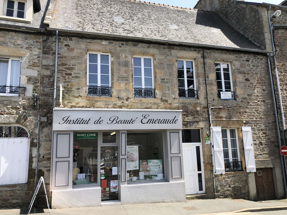A VENDRE - SOQUET IMMOBILIER - ENSEMBLE DE 2 MAISONS MITOYENNES GITE+ LOCAL COMMERCIAL - PLANCOET CENTRE